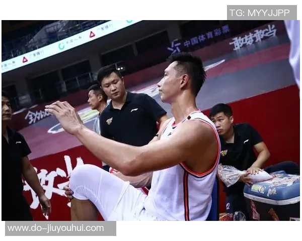 易建联无对抗疑似跟腱受伤下场，祈祷无碍——这次意外让所有人悬心